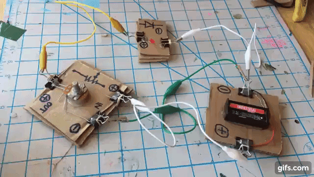 A LED dimmer circuit