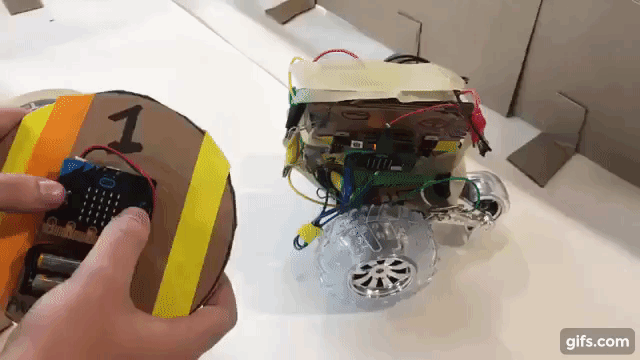 A radio-controlled micro:bit car