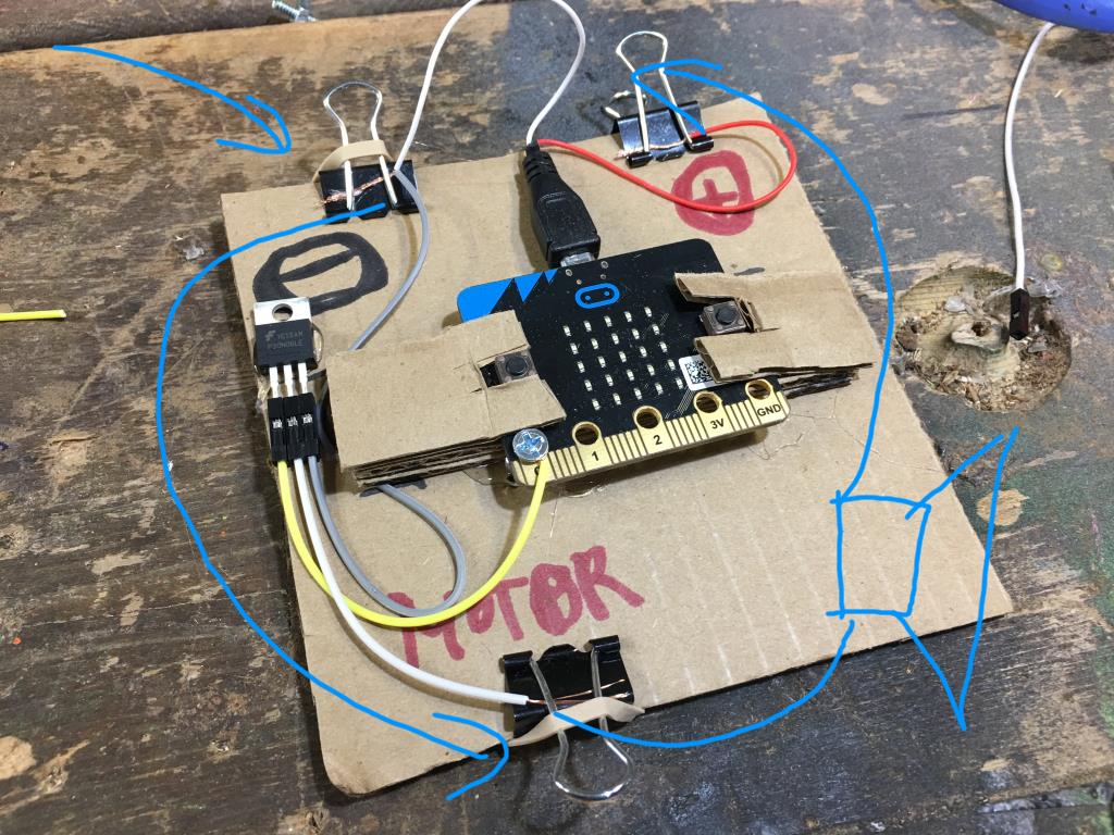 micro:bit with single MOSFET circuit