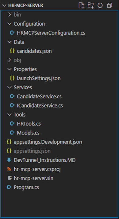 Visual Studio Code で HR MCP サーバープロジェクトのアウトラインを表示。サーバーファイルと候補者データが見える。