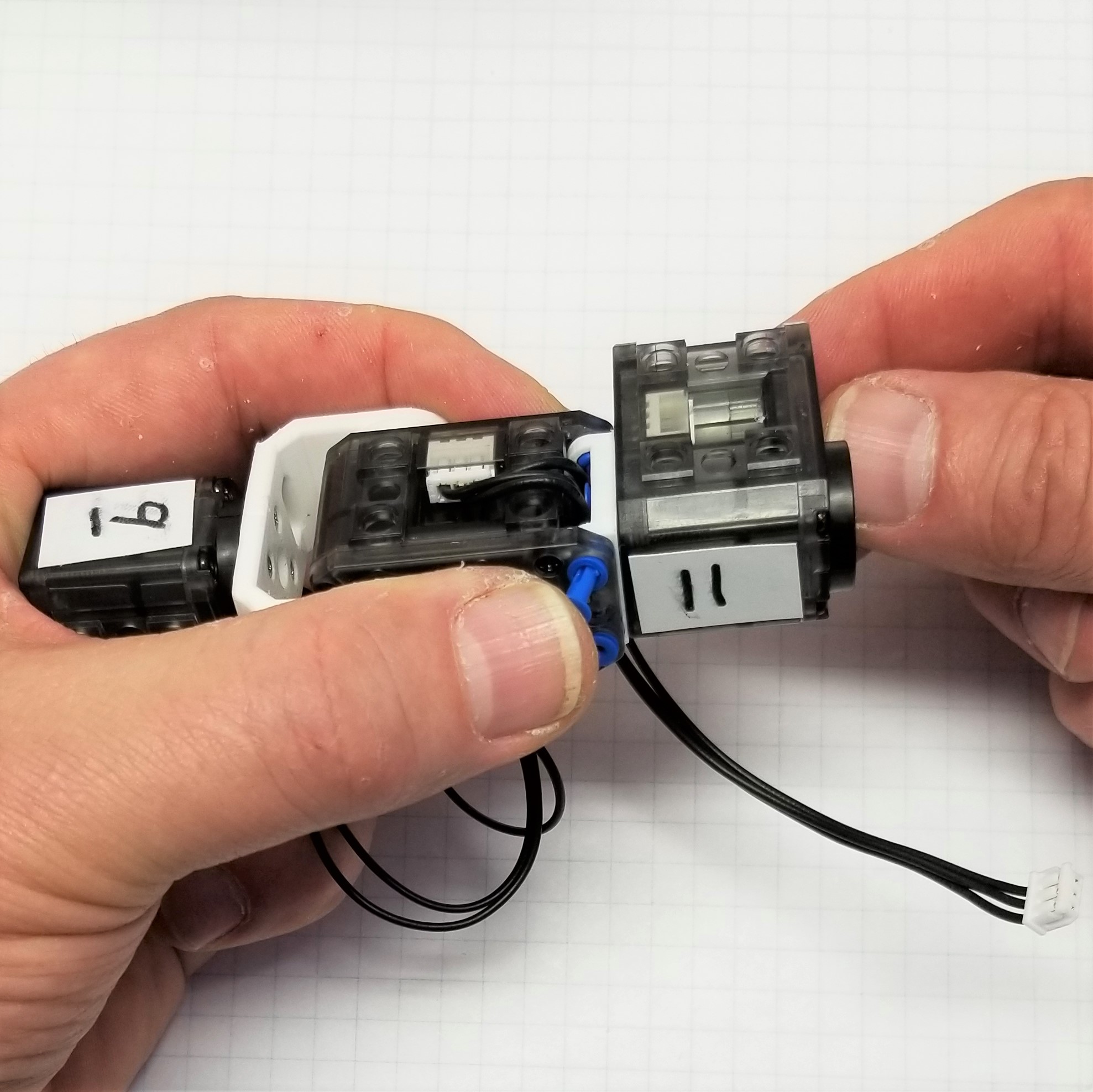 attach servo6 to Servo11 and route cable through mount plate