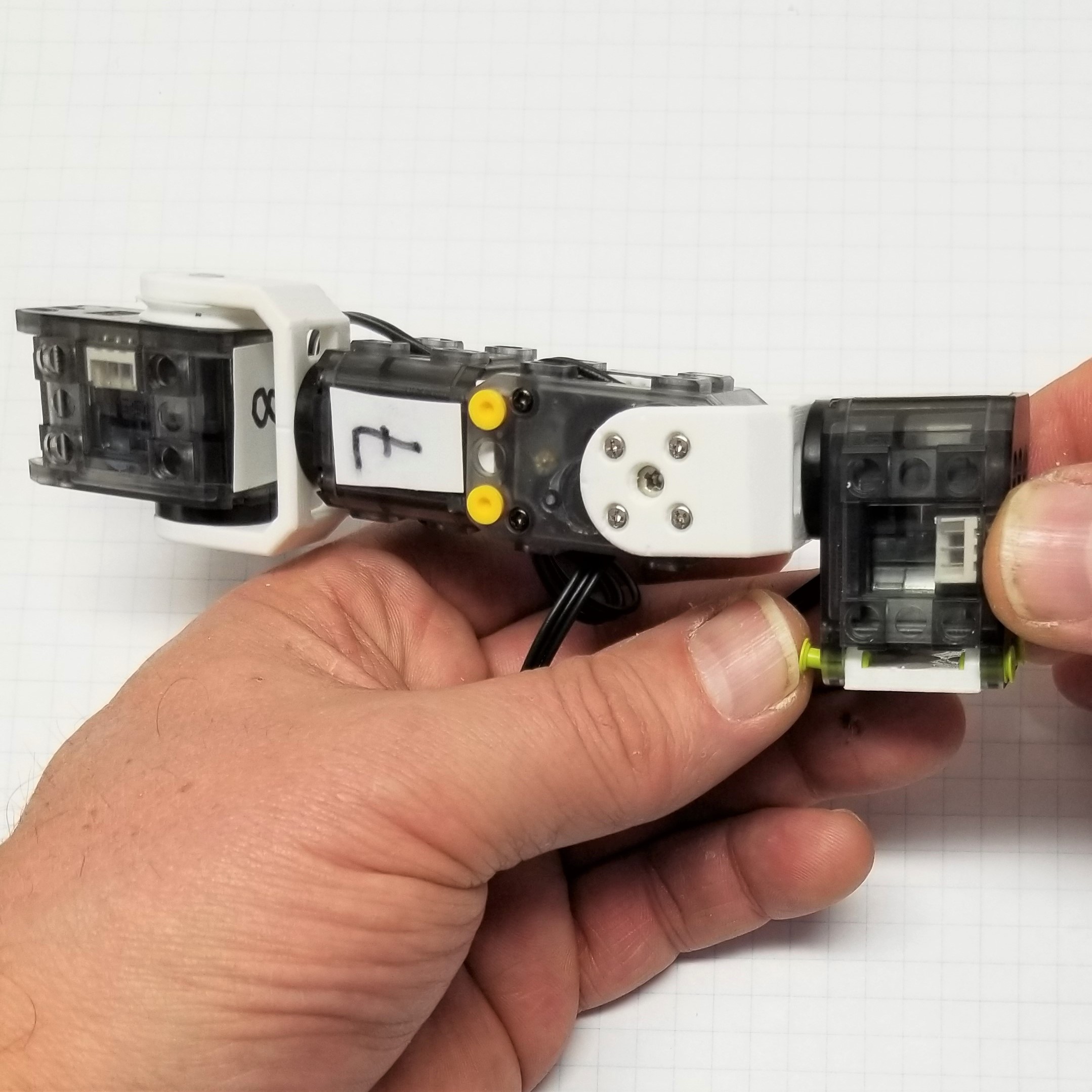 attach mount plate servo5